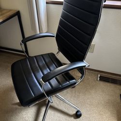 Office Chair / Desk