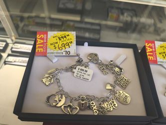 James Avery for sale different places and grams layaway available 10% dwon if you interested please make sure you ask for Maribel thank you