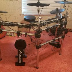 Alesis DM10/Harbinger HA60 Drum Set And Sound System