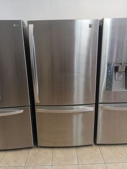 Kenmore bottom freezer refrigerator, stainless steel. On sale ✅️$400✅️ free shipping and installation