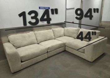 Used Bobs sectional couch / great condition