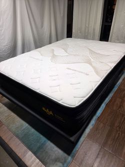 Nolah 15" queen mattress, great condition