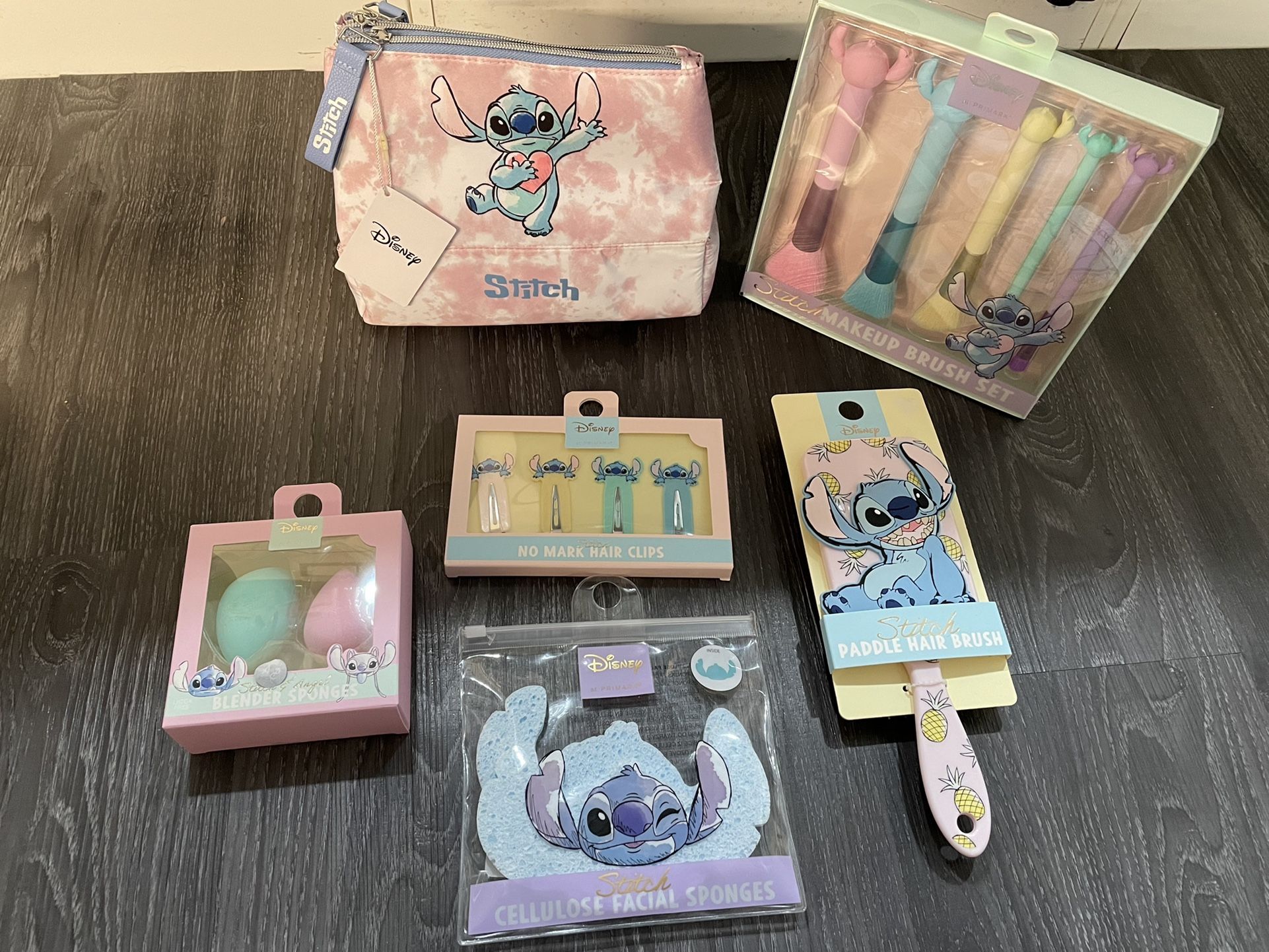 NWT Disney Lilo And Stitch Makeup Accessories 