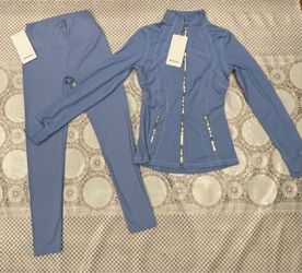 Blue Lululemon set with gold zipper