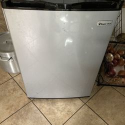 Magic chef Mini fridge w/ Freezer