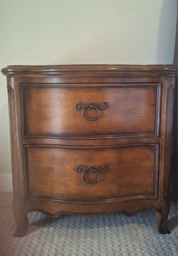 Thomasville Solid Wood 2-Drawer Nightstand / End Table