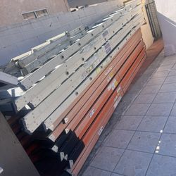 Escaleras de 12 pies de aluminio nuevas y de fibra de vidrio seminuevas pregunta cuál ocupas depende la Escalera es el precio