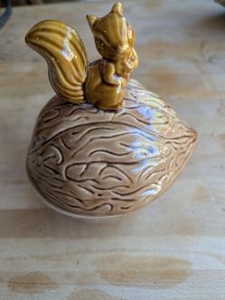 Squirrel nut dish