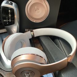 Beats Solo 3 Rose Gold Wireless Headphones 