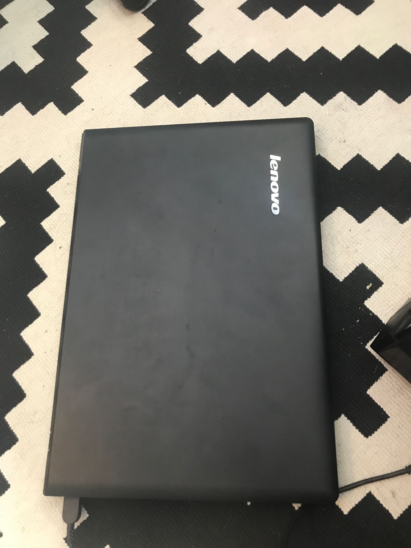lenovo laptop 15.6” i3 6100u 4 GB ram 500 gb hdd