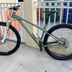 Canyon Stoic 4 Aluminum Hardtail MTB 29er