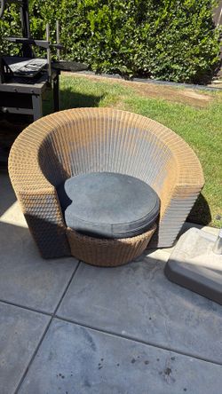 Patio swivel chairs