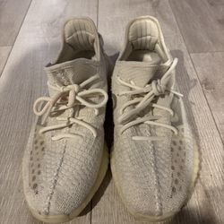 Size 9 YEEZYS
