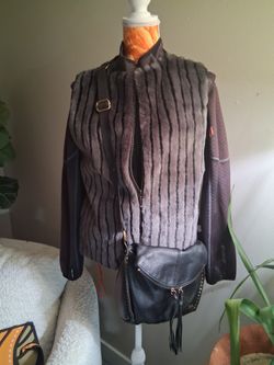 Kikit Faux Fur Vest Sz Lg
