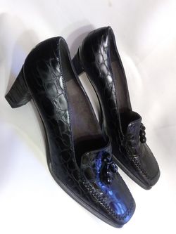 Stuart Weitzman Sz 7.5 leather Heels