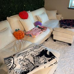 U shaped beige sectional couch