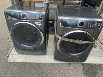Electrolux frontload washer and dryer (electric)