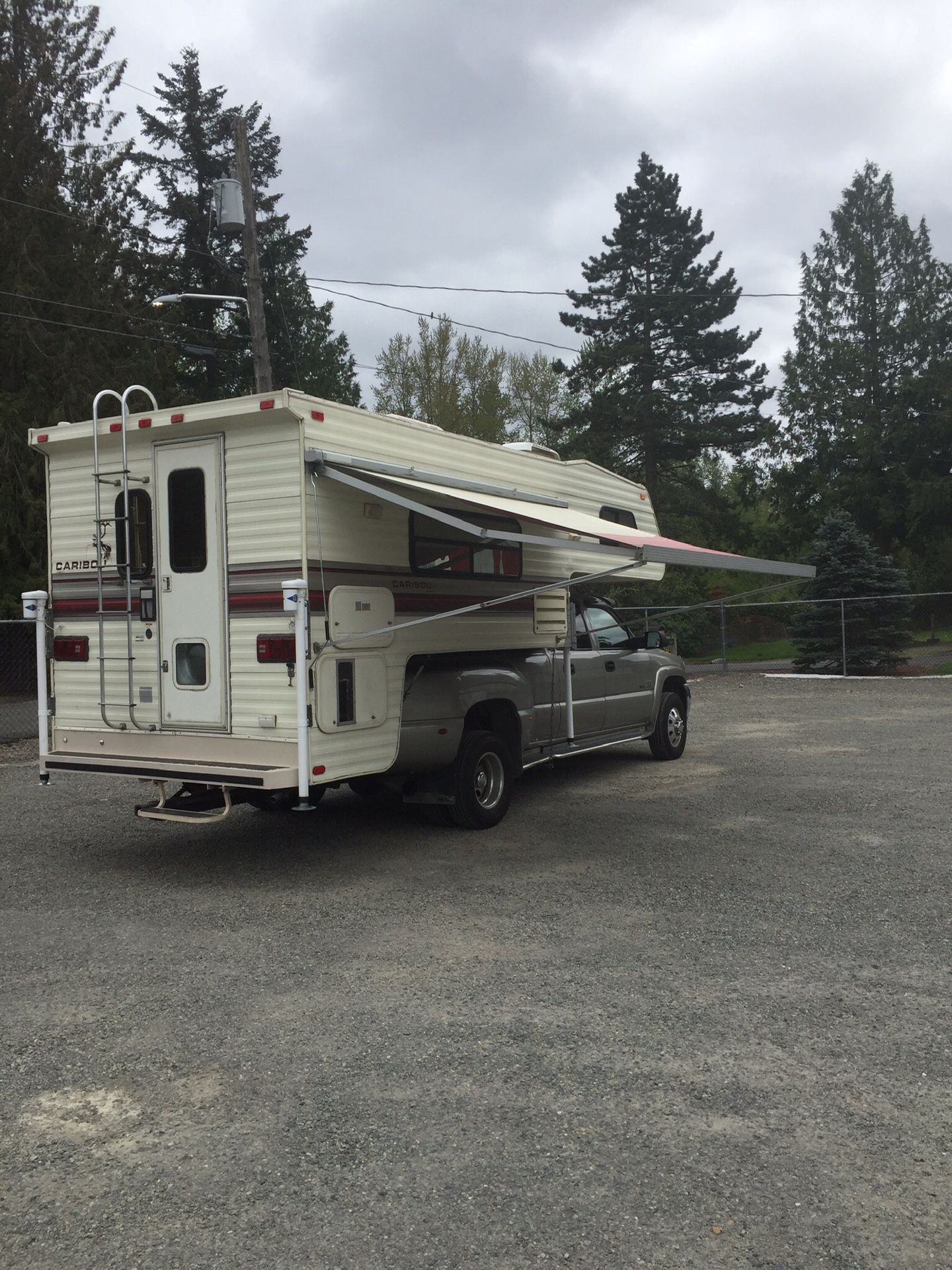 Caribou Truck Camper 11’ 6” KX