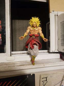DBZ Broly Statue
