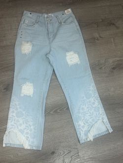 Light Wash Distressed Cropped Jeans