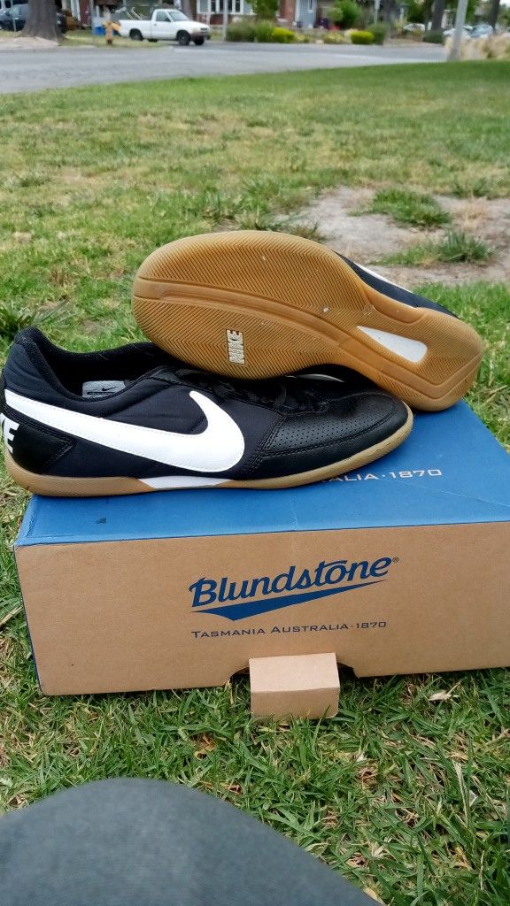 Nike Davinho Shoes Black 580452 010 Indoor Soccer Cleats Low Top Men s Size 11.5 for Sale in Long Beach California OfferUp