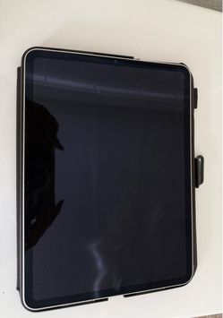 iPad pro 11 with pencil and magic keyboard