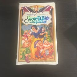 Walt Disney‘S Masterpiece Snow White, And The Seven Dwarfs