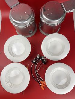 Four Recessed Light Fixtures With 2 Installation Cans
