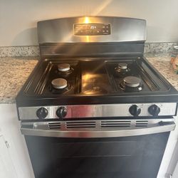 Like New Stainless Steel Appliances!