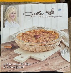 Dolly 9.25 in. Glass Pie Plate & Wicker Basket