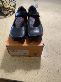 Shoes size 8.5 leather