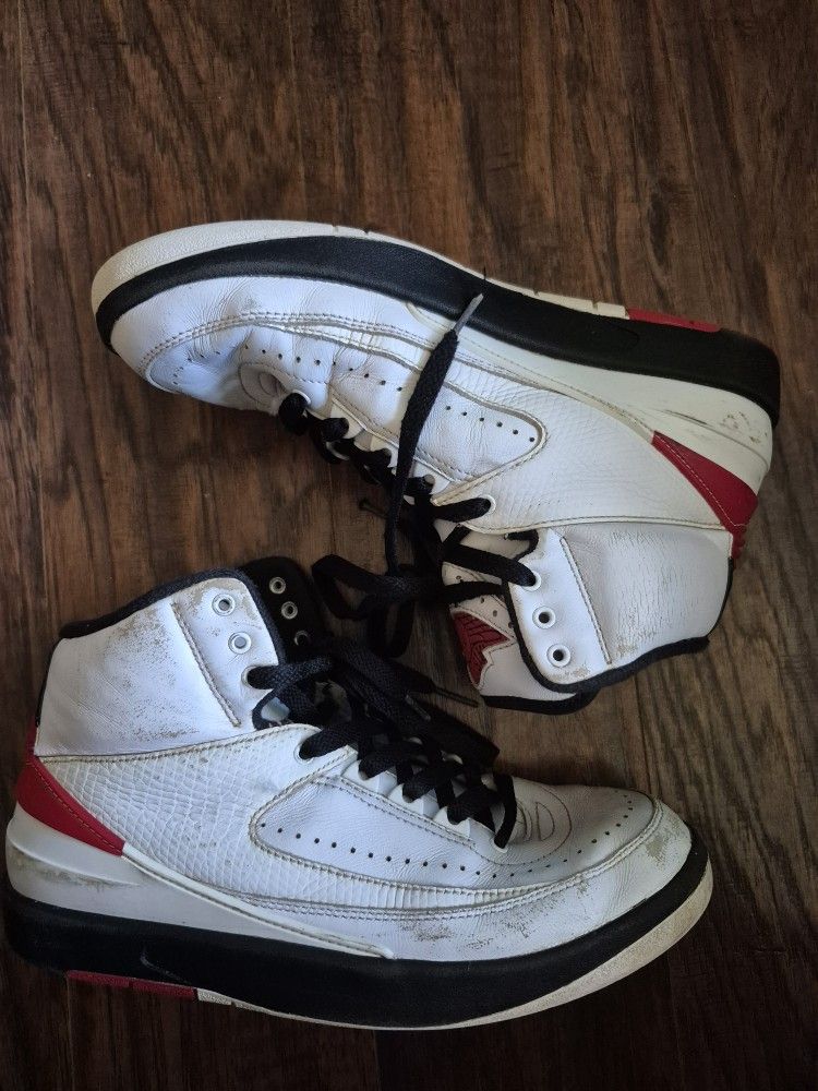 JORDAN 2 Retro "Chicago" (AJ2) Size 7Y