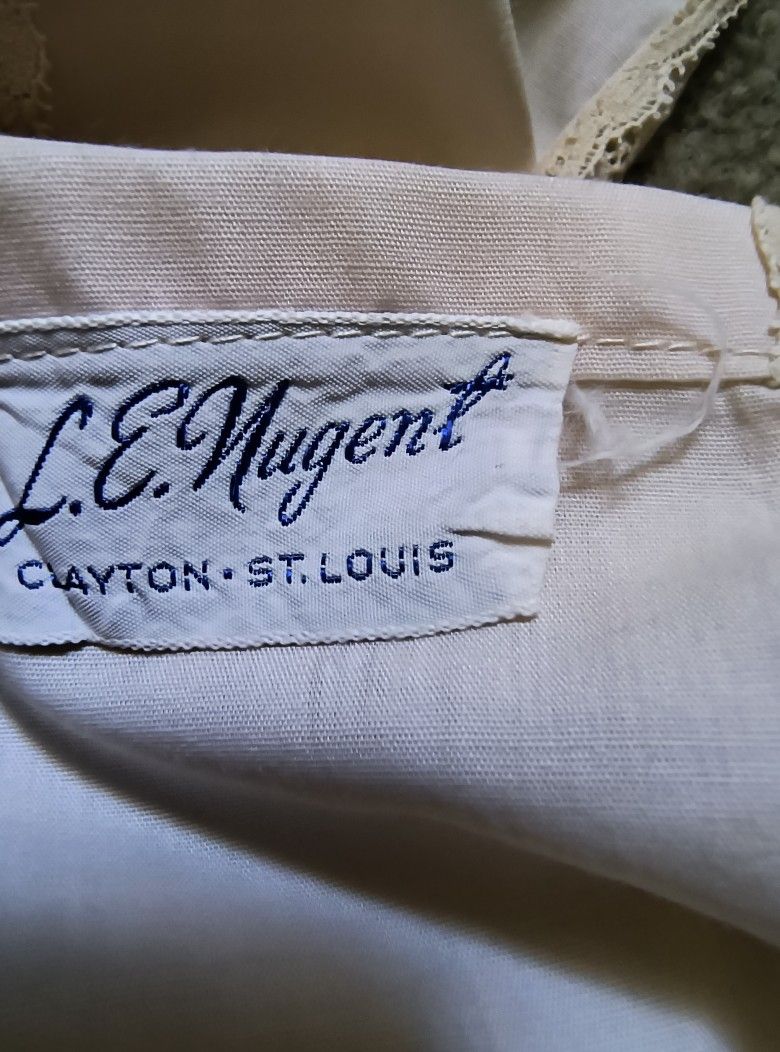 L.E. Nugent Lace Tablecloth $5