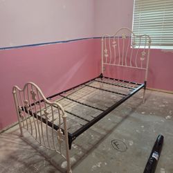 Twin Bed With Trundle 