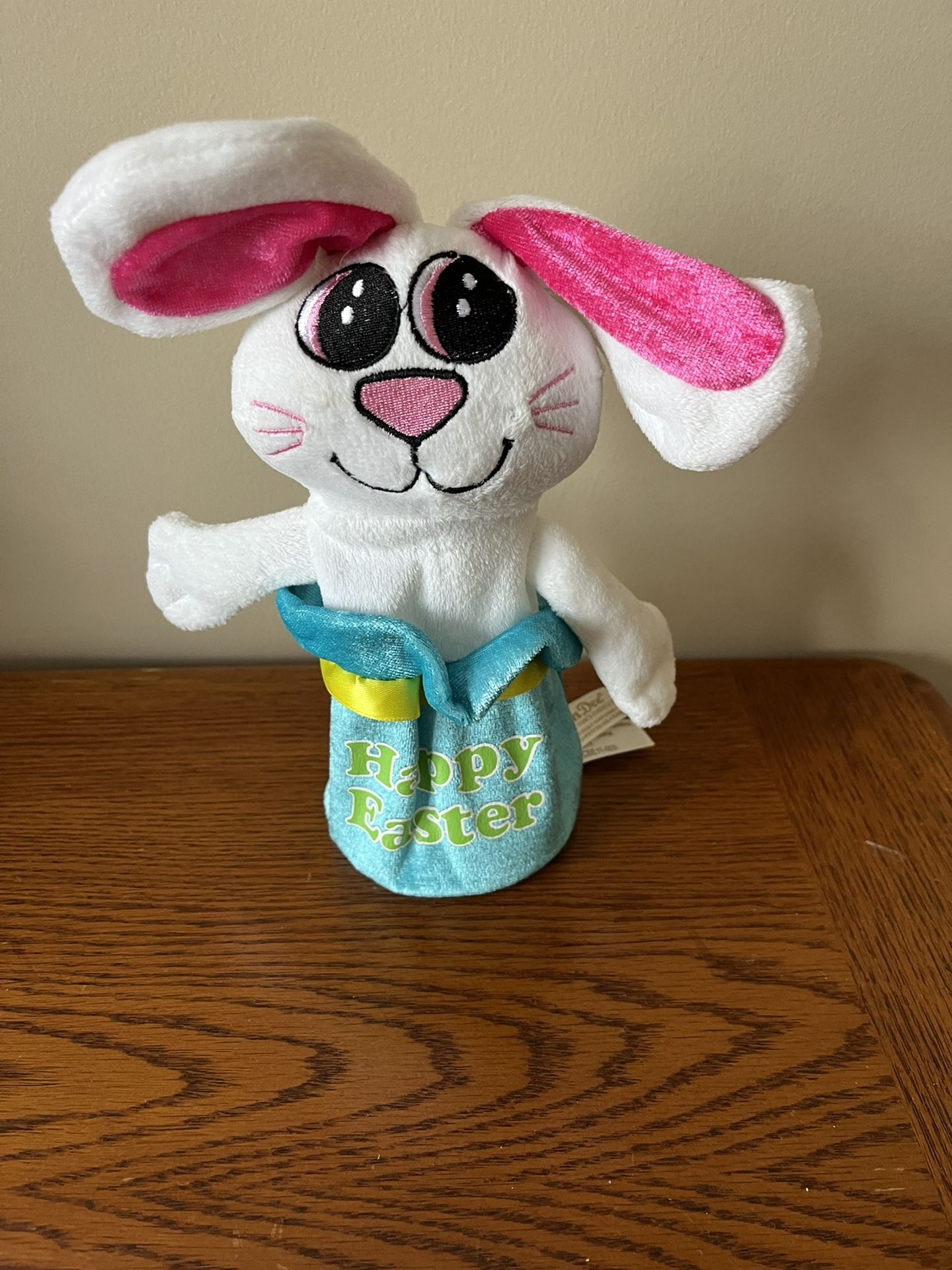 Dan Dee Musical Happy Easter Bunny $4.00