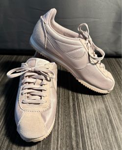 Women’s size 8 Nike Classic Cortez Nylon Particle Rose