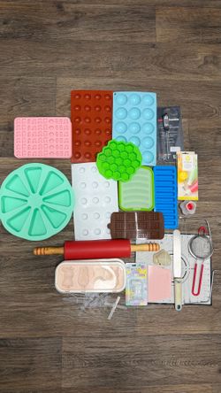 Baking stuff, molds and cake pans