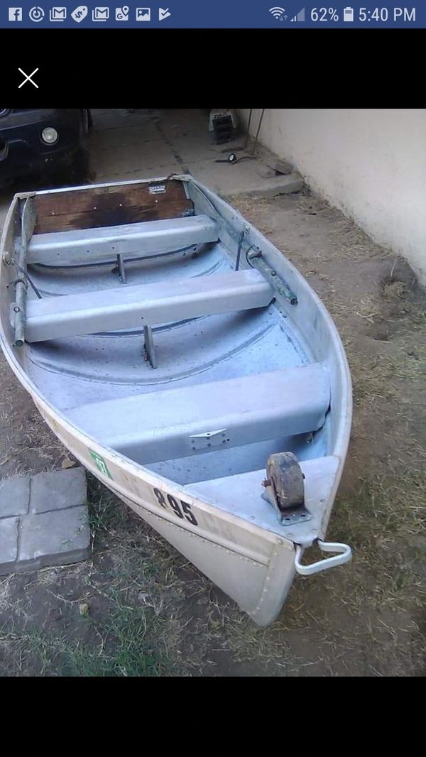 12 ft aluminum egale fishing boat for Sale in Fresno, CA