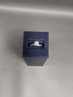 White Gold 14k (.585) 3.9 grams Size 7.5