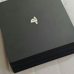 Sony Play Station 4 And 2 Controll Ps4