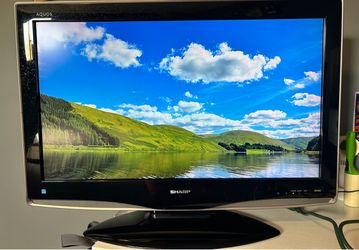 Sharp AQUOS 32” LCD Flat Screen TV – Model LC-32D43U