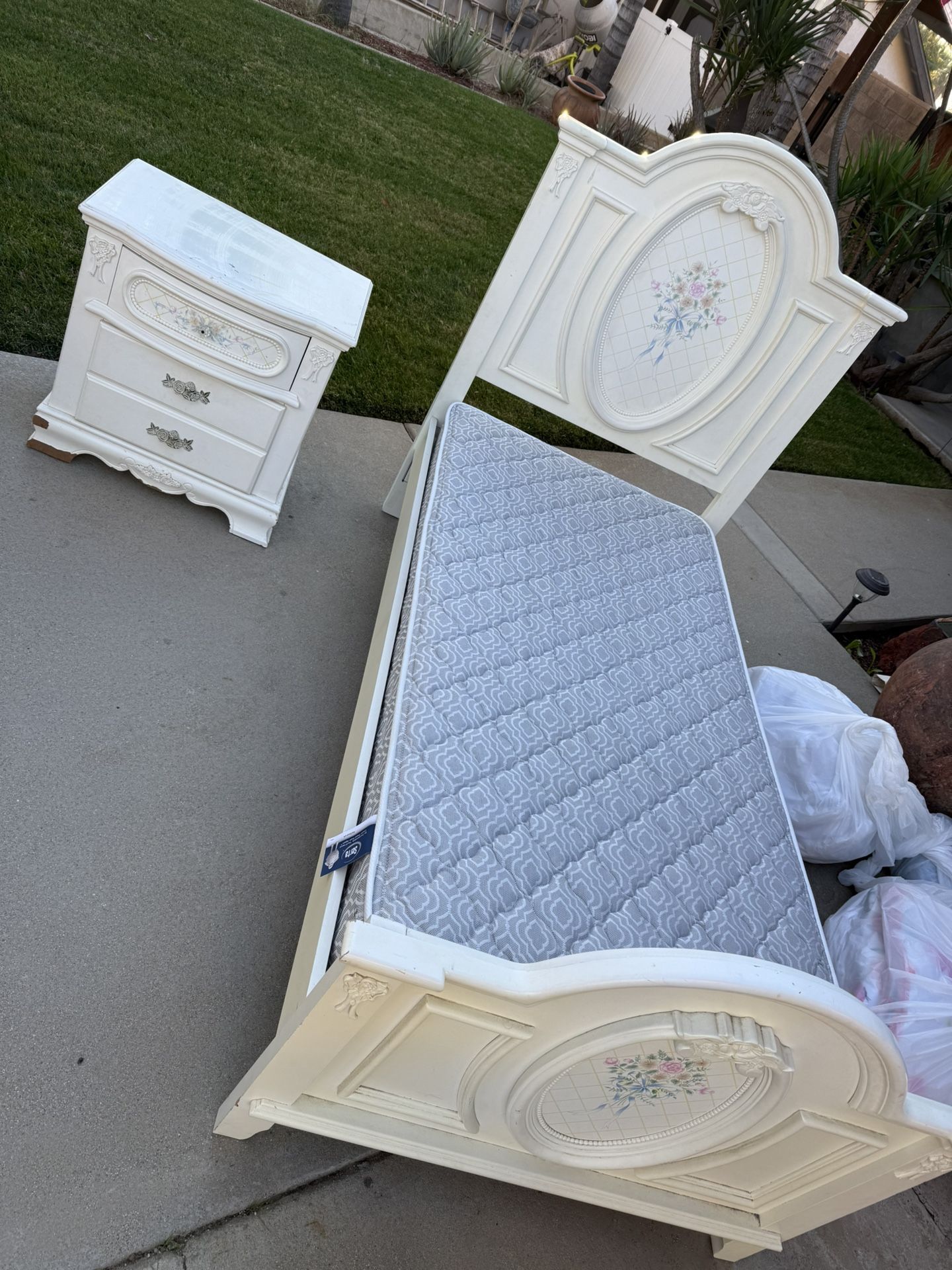 Girls Bed Nightstand Mattress 