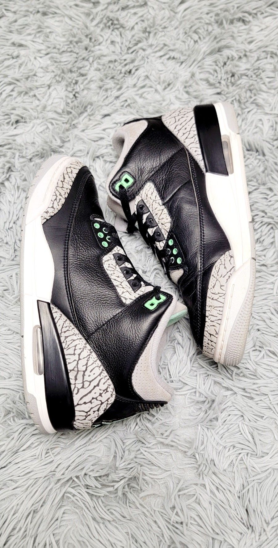 Size 8 Nike Air Jordan 3 Retro Green Glow CT8532-031.