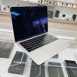 MacBook Pro 2018 16gb Ram 256gb SSD 