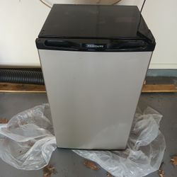 Small Refrigerator 18x33