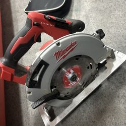 Milwaukee M18 FUEL M18 7-1/4 in. Cordless Brushless Circular Saw Tool Only  