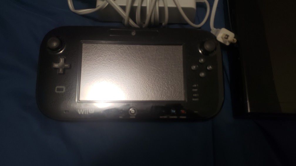 Nintendo Wii U Deluxe 32 Gigabyte Console with Pro Controller Included