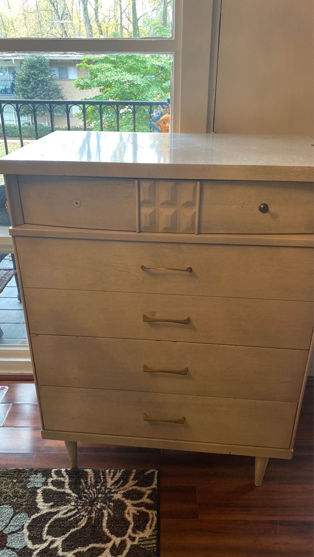 Vintage - 4 drawer dresser - off white