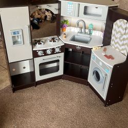 Kids craft play Kitchen
