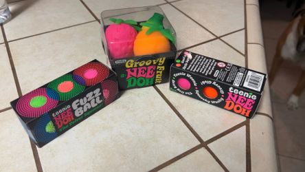 NeeDoh Groovy Fruit / Teenie Fuzz balls